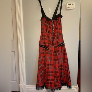 4x plaid retro looking dress.